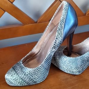 BCBGeneration Snakeskin Print Platform Heels Blue Gray Copper ECU Sz. 9 BCBG